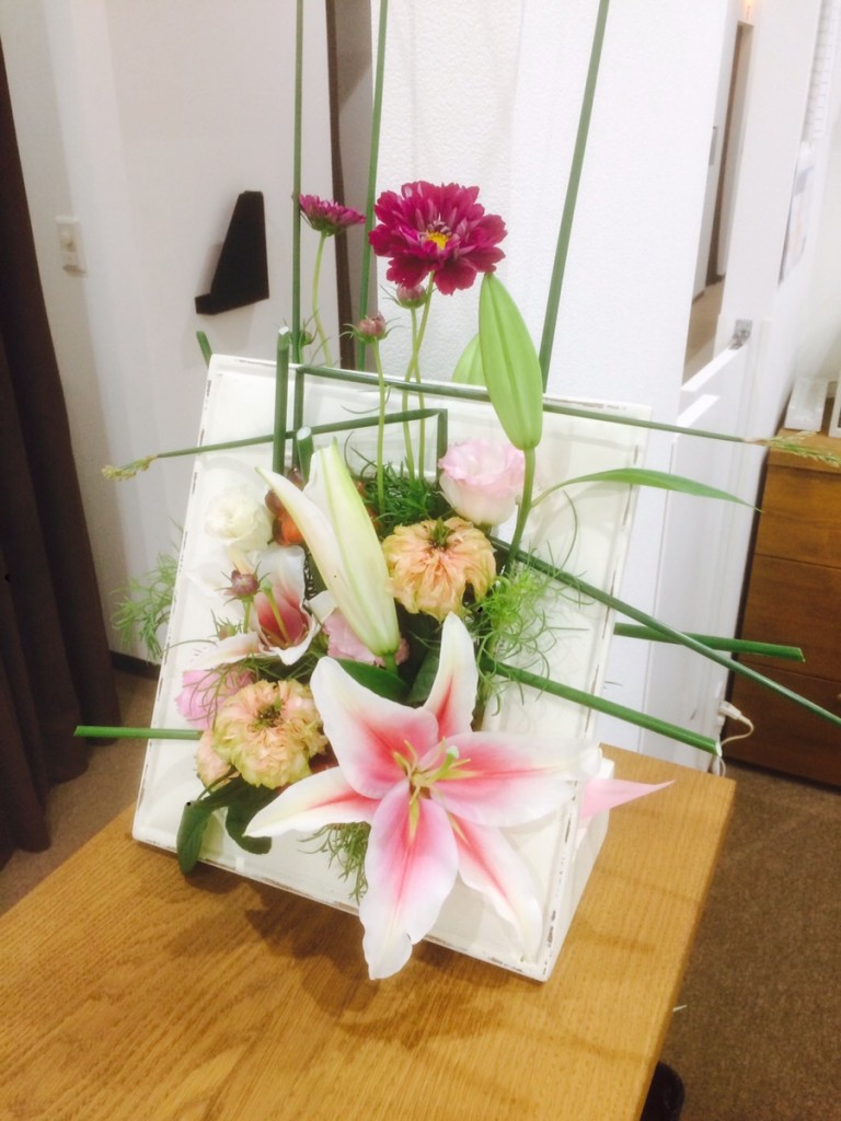 フトイ、ユリ、バラ、コニカル、コスモス、トルコキキョウ